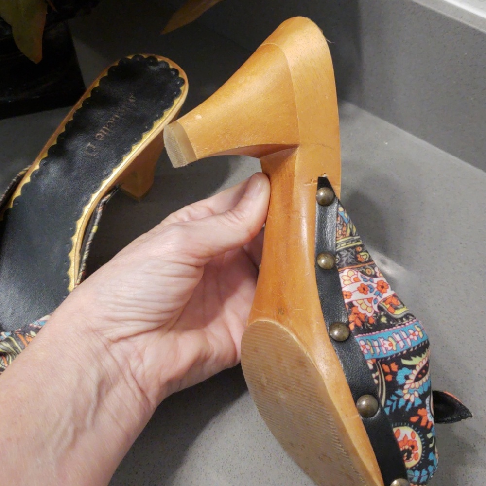 Heels - Picture 6 of 7